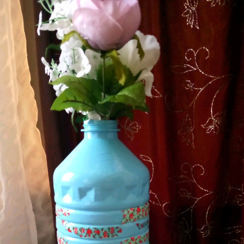 SHABBY CHIC COTTAGE CORE DECOR PIECE, VASE